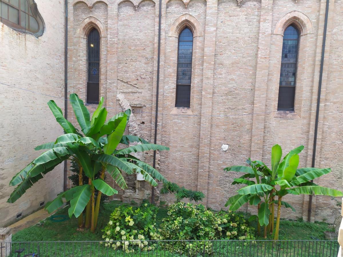 Il Duomo Bed & Breakfast เชซานา ภายนอก รูปภาพ